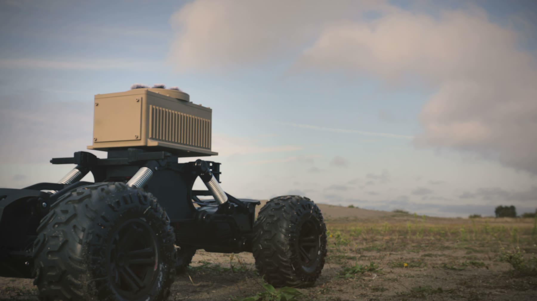 Mobile Echo rover carrying an ECHO node in open ground